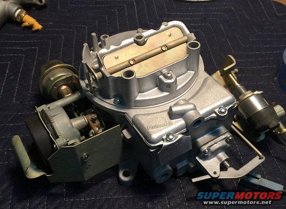 Motorcraft carburetor with linkage and vacuum diaphragm