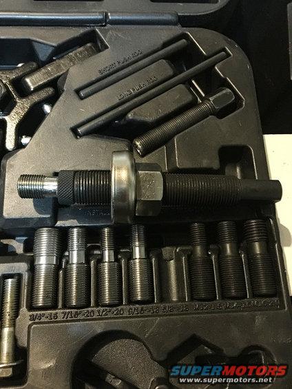 Automotive pulley puller tool kit with various adapters and rods. Includes short and long push rods