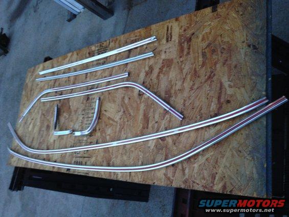 img_05321.jpg '71 Torino &quot;Springtime Special&quot; halo roof moldings.