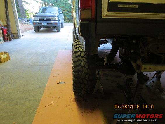 img_0549.jpg rear stance from the side. WMS of 14 bolt is 67" Rims are 17x9 with 4.75 of backspace with 12.50" wide tires. 