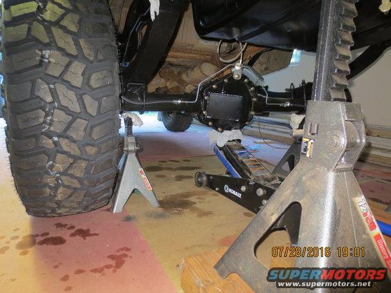 those tires make the diff look alot smaller!