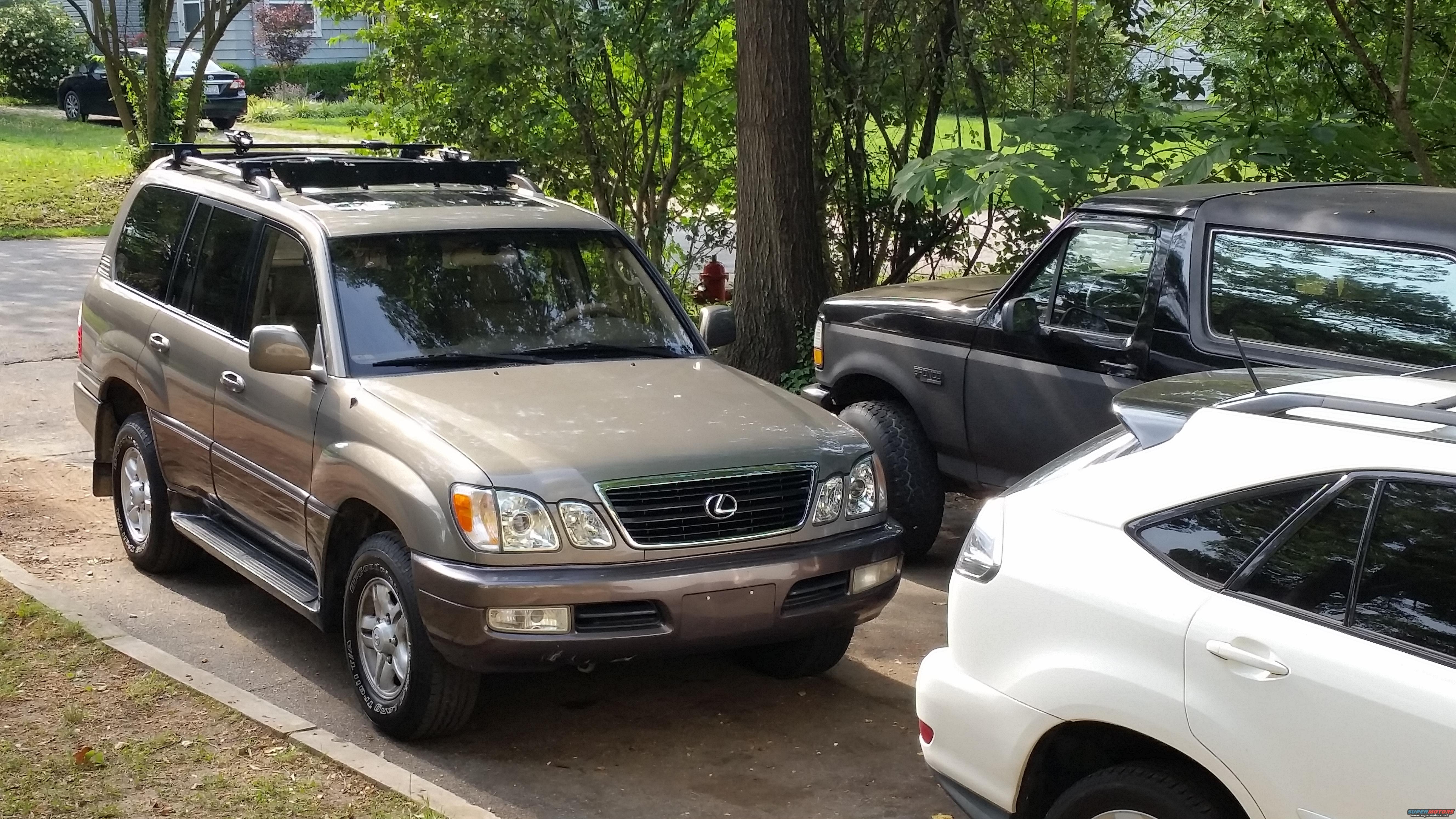 1999 Lexus LX 470 photo