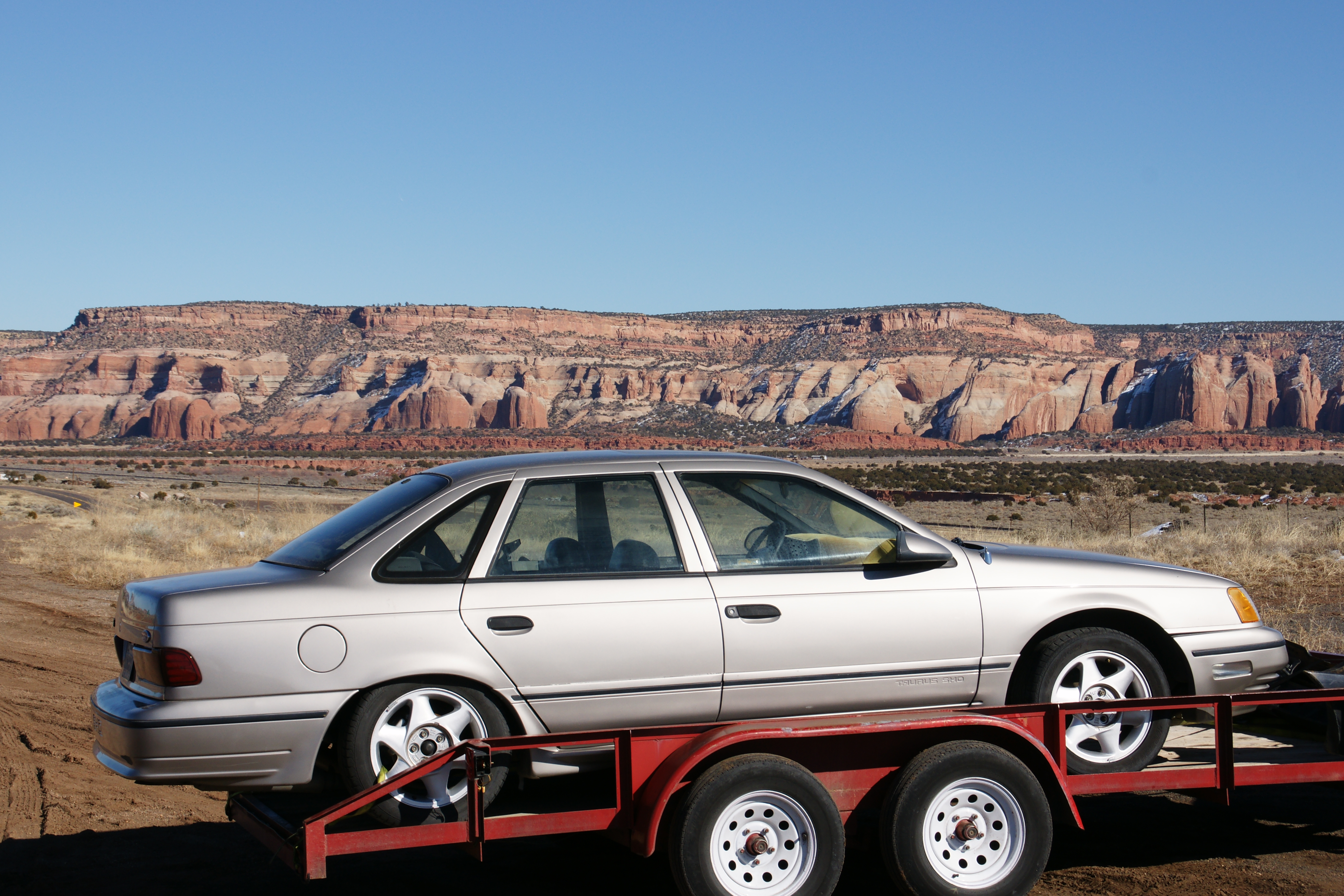 1990 Ford Taurus photo