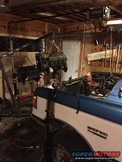 4bd13616c7674294a7fedc4d4ecb3d83.jpg here you see the bronco, the old motor on the hoist, and the new (used) motor on the stand at the back.
