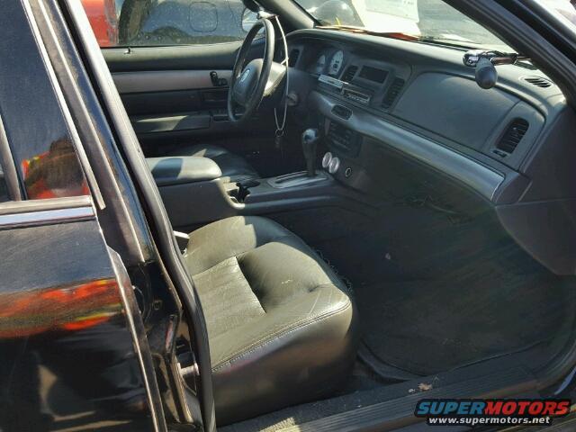 2003 Ford Crown Victoria photo