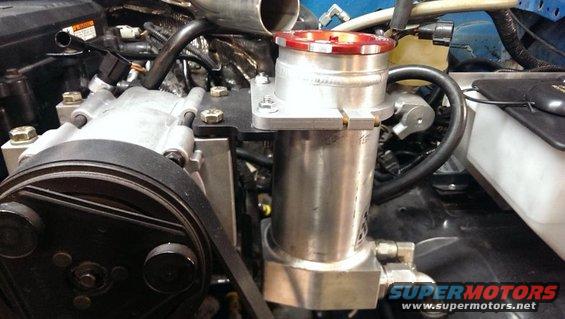 Aluminum reservoir with red cap and Supermotors logo