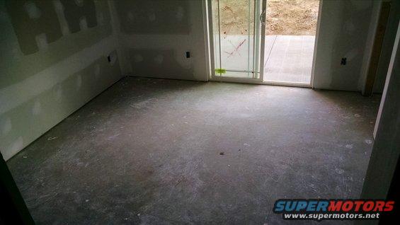 img_20160930_175139073.jpg Master bedroom looking south to master patio.

I spent ~6hrs today sweeping & leaf-blowing the house out.  The trash can was almost too heavy for me to lift into the dumpster.