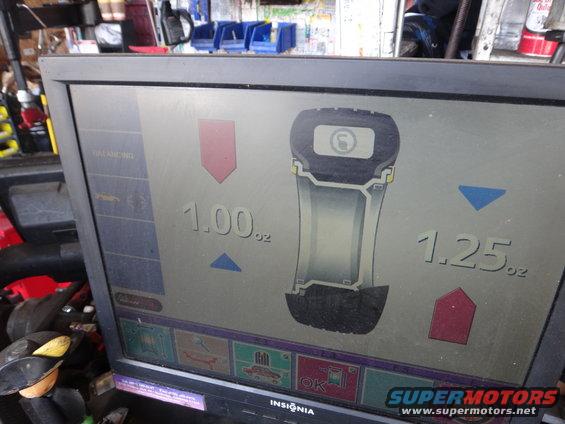 Wheel balancing machine screen showing 1.00 oz and 1.25 oz readings