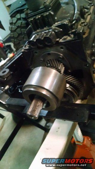 Engine part with splined shaft and gears