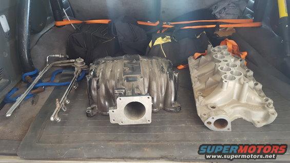 Free gift from uncle. Lightning 351W lower intake and Cobra-R upper. 