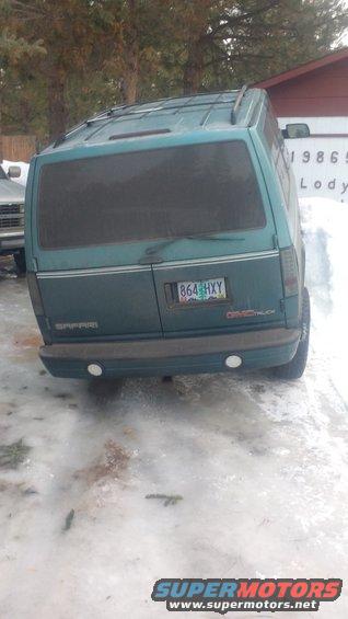 Rear view of a 1995 GMC Safari van with a license plate reading 864 HXY