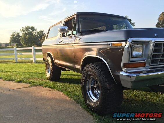1978 Ford Bronco 3q-front view, brown and silver exterior