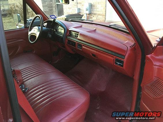 pi.jpg Interior, passenger side