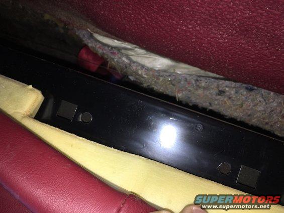 img_1316.jpg Holes for attaching bench seat cup holder?