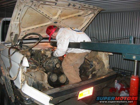 img_0296.jpg Ned hookin the old 302 up...