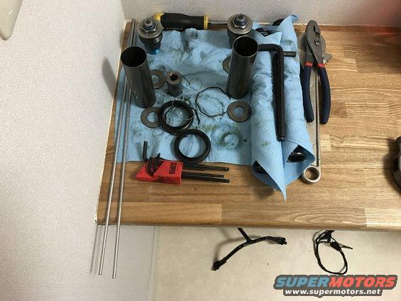 ZX9R Forks Disassembled
