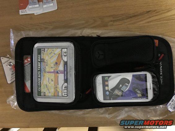 Motorcycle tank bag with CL-2020 GPS and a white smartphone inside