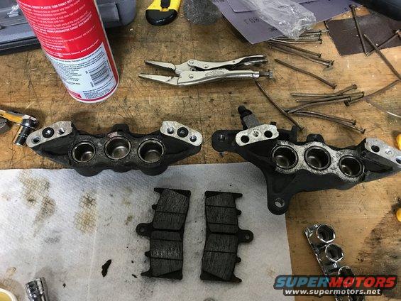 ZX9R Front Tokico 6 Pot Piston Caliper Cleaning