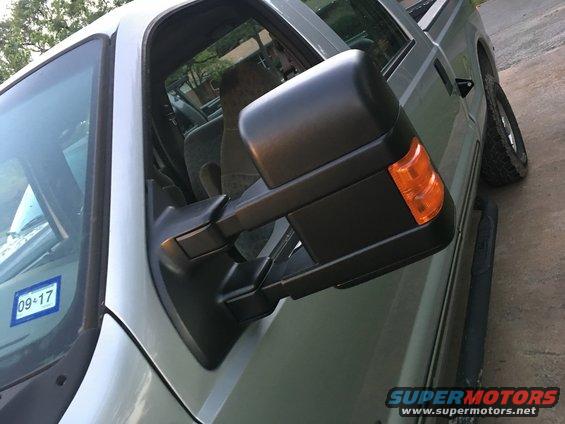 Side mirror and door of a pickup truck
