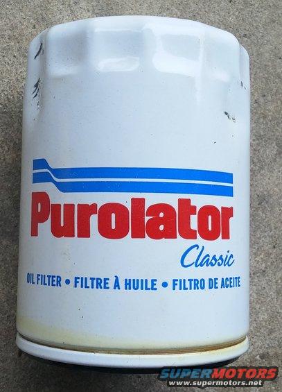 Purolator Classic oil filter with blue and red branding. Text reads OIL FILTER, FILTRE A HUILE, FILTRO DE ACEITE
