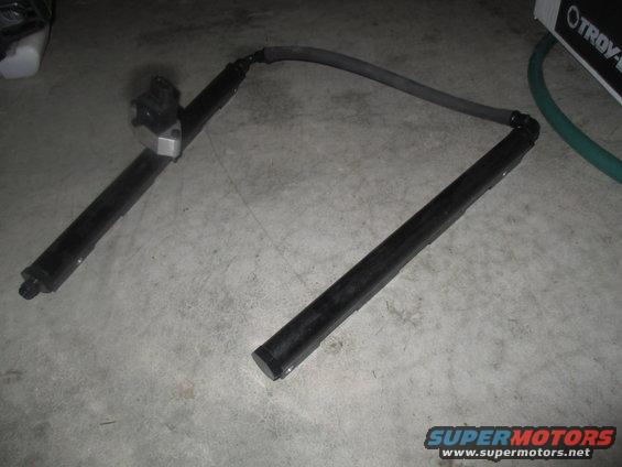 img_0949.jpg Returnless Rails with Fuel Rail Pressure Sensor