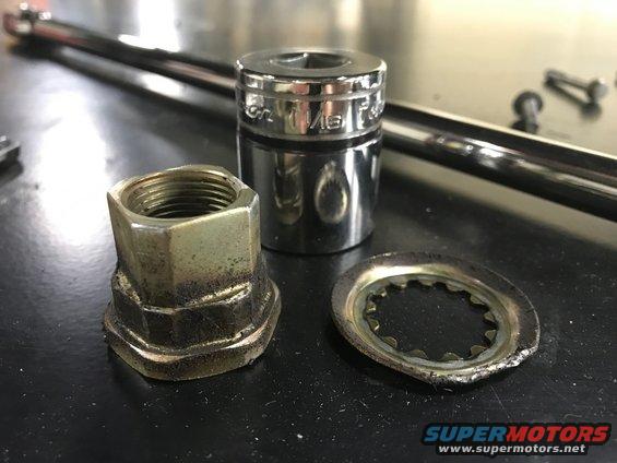 sprocket-nut-and-socket.jpg 1998 ZX9R Vortex 525 Chain and Sprocket Install