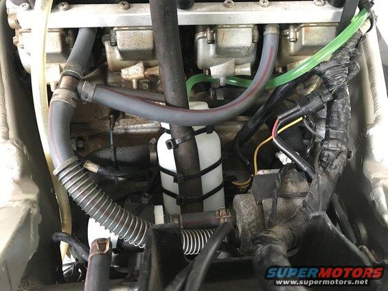 1998 ZX9R area behind carbs