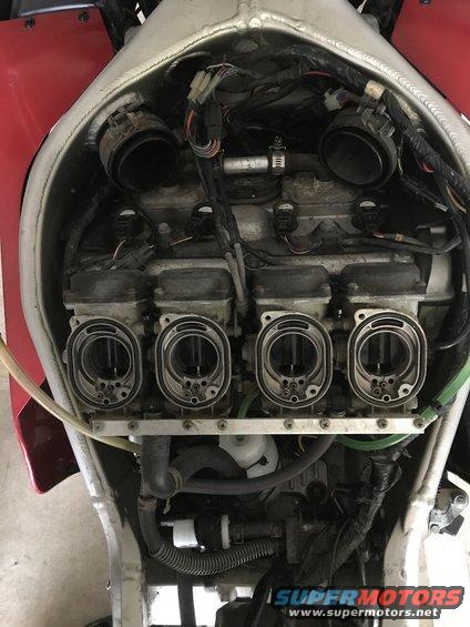 carbs-and-engine-top.jpg 1998 ZX9R engine top no air box
