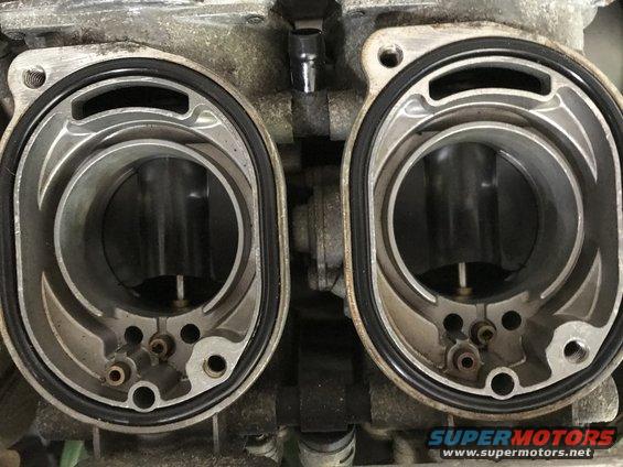 1998 ZX9R carbs right bank