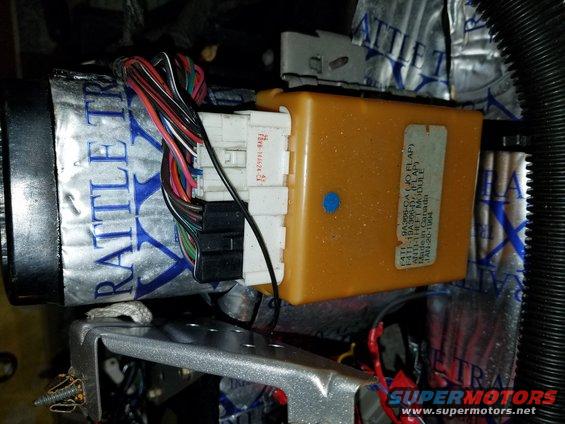 Anti-theft module wiring and yellow box with blue dot