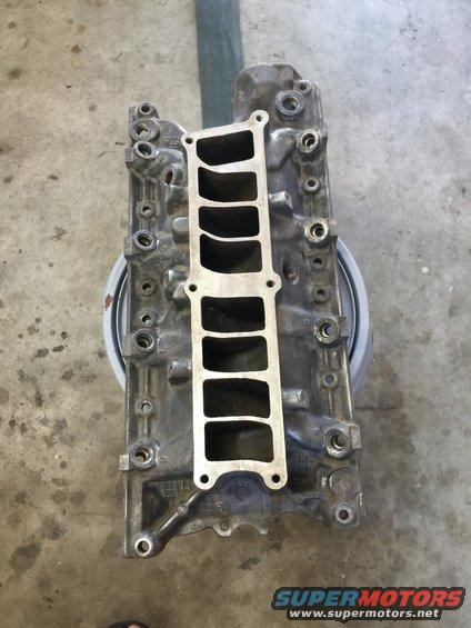 Aluminum intake manifold with six ports