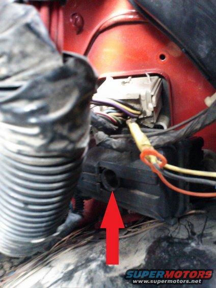 Interior wiring harness and fuse box with red arrow pointing to a connector