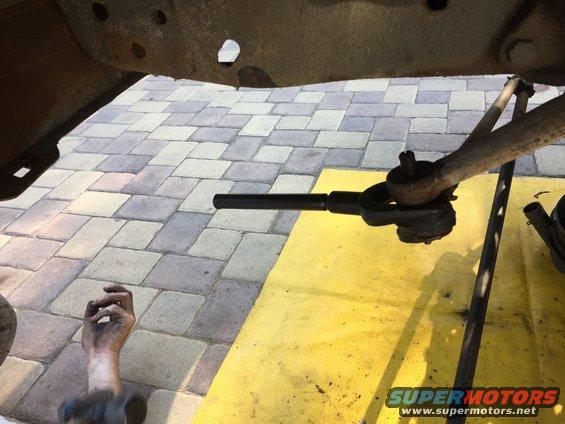 We used this tool, which I do not know how it is called, to yank the rods out.