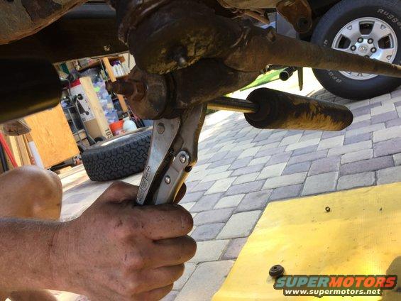 img_9798.jpg The Steering shock is really easy to remove with bolts on both sides.