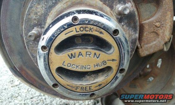 Close-up of a Warn locking hub with 'LOCK' and 'FREE' settings