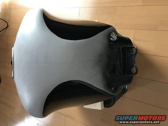 img_1868.jpg 1998 ZX9R fuel tank in 3M dragon fire red with black metallic 