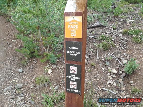 Trail marker (not for vehicles)