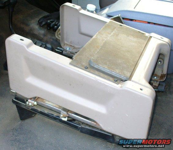 p1040044--windstar-seat-base-on-bronco-rail.jpg Windstar seat base mounted to Bronco rails.