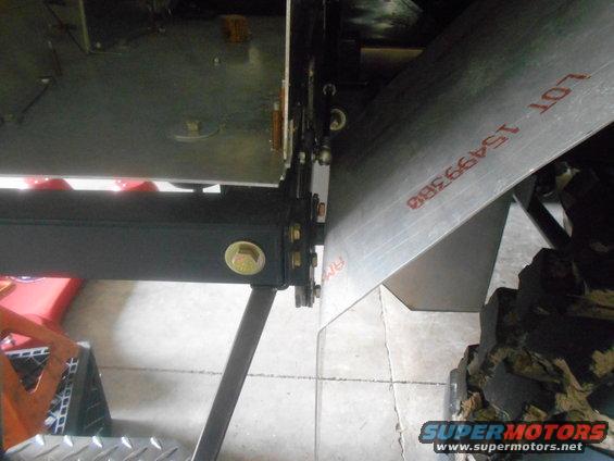 Vehicle underbody with metal plate showing Lot 15499388