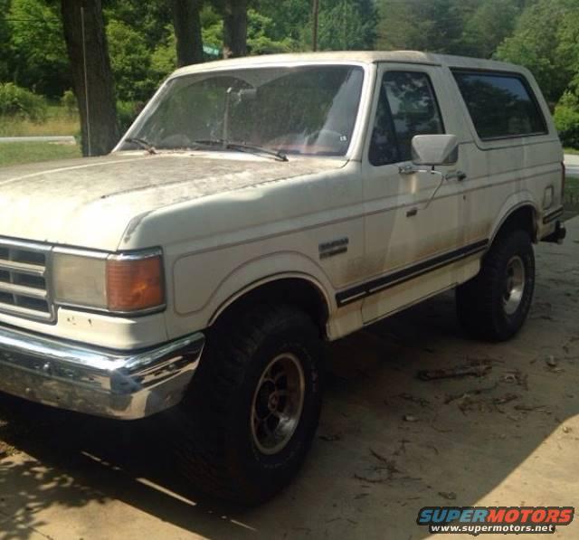 White 1988 Ford Bronco, 3/4 front view