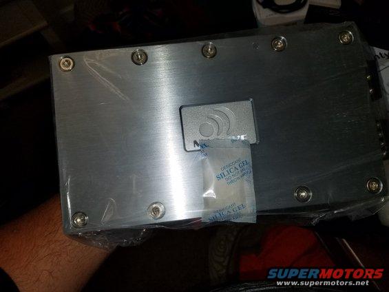 Car amplifier with silica gel packet on top
