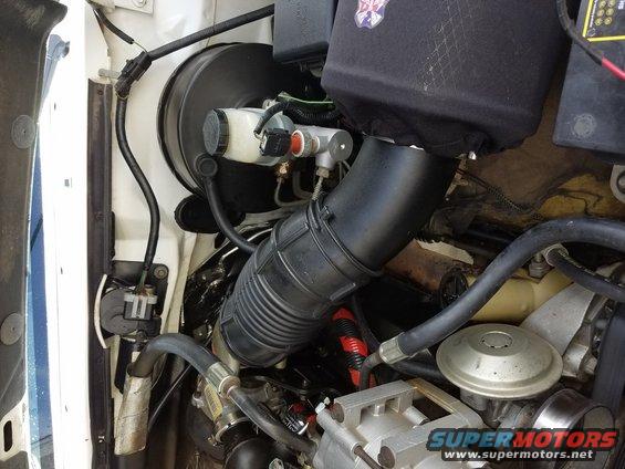 Filter elbow plumbs into original intake boot. Nice. 