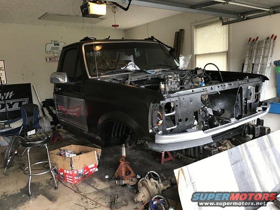 1995 Ford F-150 front end removed, showing engine bay and chassis