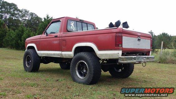20171014_102018.jpg Absolutely LOVE the stance. Problem is, it does not turn for crap. The tires hit the fenders almost instantly; so now I am torn between trimming the fenders to fit 35s or buy tires that actually fit when the time comes.