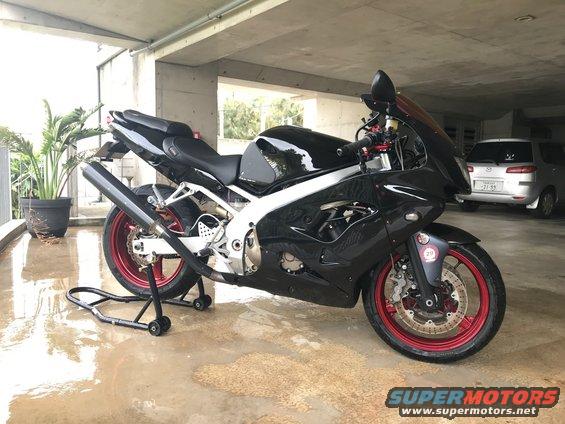 img_2595.jpg 1998 ZX9R in Black