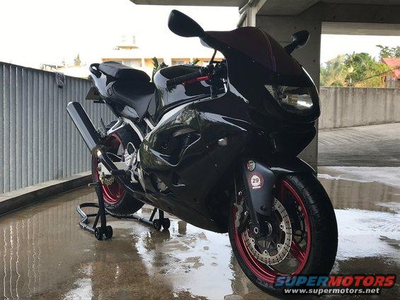 img_2596.jpg 1998 ZX9R in Black