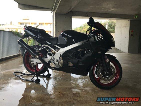 img_2598.jpg 1998 ZX9R in Black