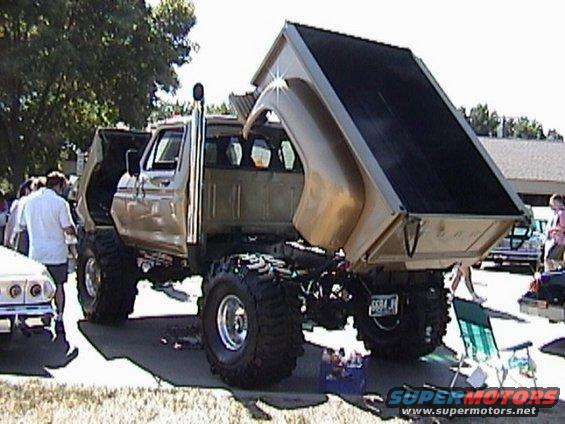 79fordstep44460.jpg My brother-in-laws friends truck.
79 460 44's tilt front end.