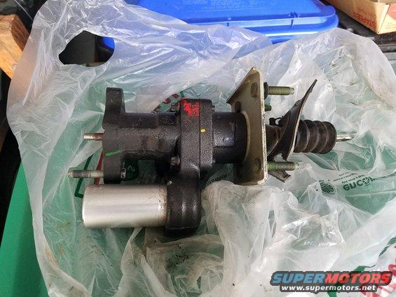 Brake booster assembly with mounting plate and rubber boot