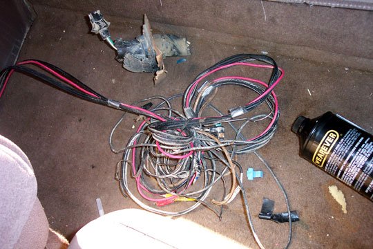 95bronco14.jpg a TON of wires in between my middle and front seats, theres some RCA cables, and thats all ive noticed so far, just glanced..will sort out later